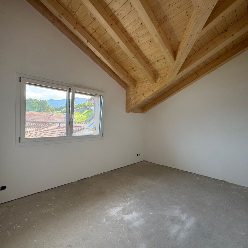 Herrliche Sicht ins Grüne, helle Räume, Erstbezug im Neubau mit vier Einheiten - Photo 2