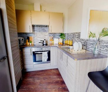 Two Bed Flat - Photo 4