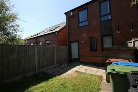 3 Bedroom - Photo 2