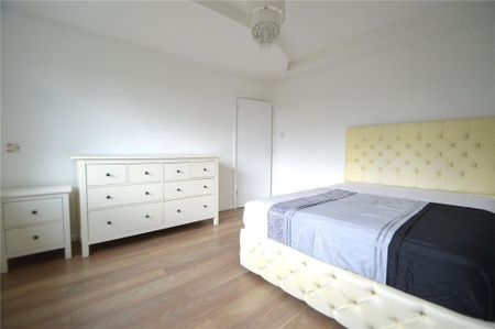 3 bedroom detached house to rent - Photo 3