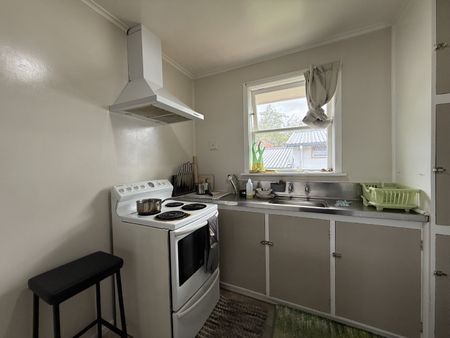 Great 2 bedroom unit - Photo 3