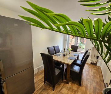 6 Bed Student Accommodation - Photo 1