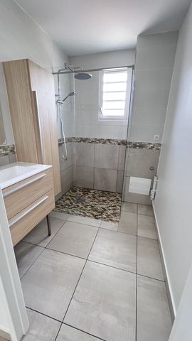 Location Appartement 3 pièces 78m² LA TRINITE 97220 - Photo 4