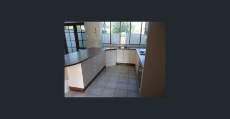 Townhouse in a prefect quiet location - Photo 2