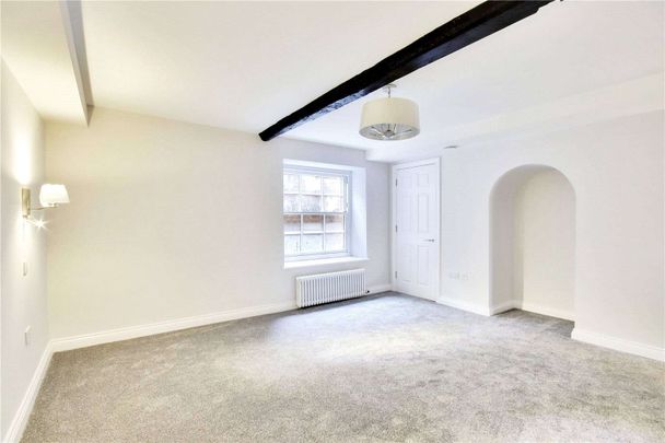 A stylish and contemporary apartment in a central Sevenoaks location. - Photo 1