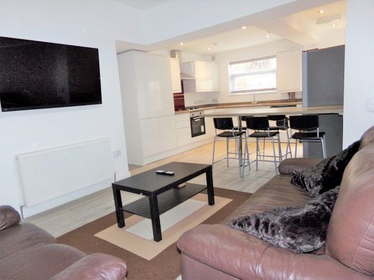 5 Bed Terraced House, Langton Road, L15 - Photo 1