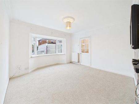 3 bedroom Semi-detached house to rent - Photo 5