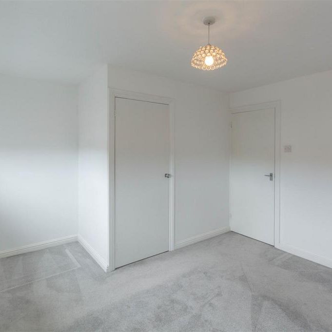 2 bedroom end of terrace house to rent - Photo 1