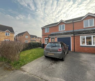 3 bedroom Semi-Detached House to let - Photo 5