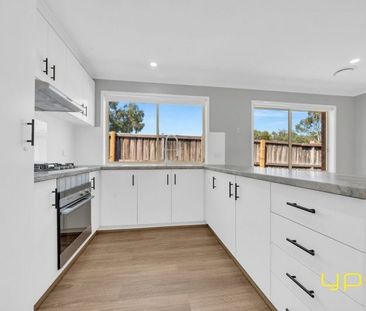 2 Buckley Way, Lynbrook - Photo 6