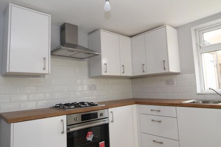 2 bedroom terraced house to rent - Photo 5