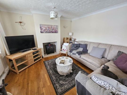 3 bedroom semi-detached house to rent - Photo 1