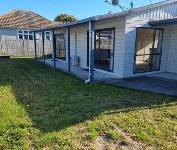 Tidy three bedroom house - Photo 4