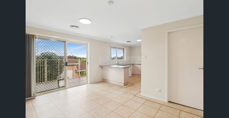 Spacious Living with Room for Everyone! - Photo 3