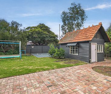 Stylish Family Bungalow In Prime Location - Option for 6 OR 12 Mont... - Photo 1