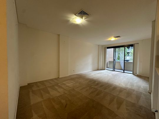 Stylish 2-Bedroom Apartment with Prime Location and Modern Features - Photo 1