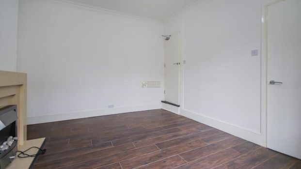 3 bedroom end of terrace house to rent - Photo 1