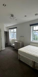 Uxbridge Road, Shepherds Bush, London, W12 9DT - Photo 3