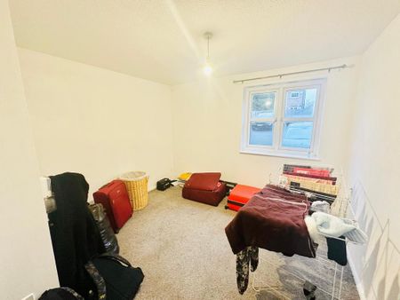 2 bedroom block of apartments to rent - Photo 5