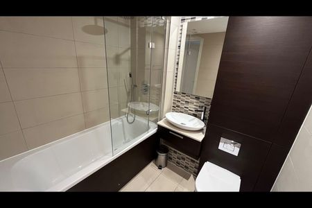 1 Bed Flat, Horizons Tower, E14 - Photo 5