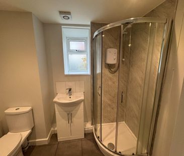 2 bedroom Flat To Let - Photo 6