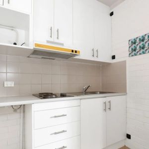 Studio Apartment in Sought-After St Kilda Pocket - Photo 2