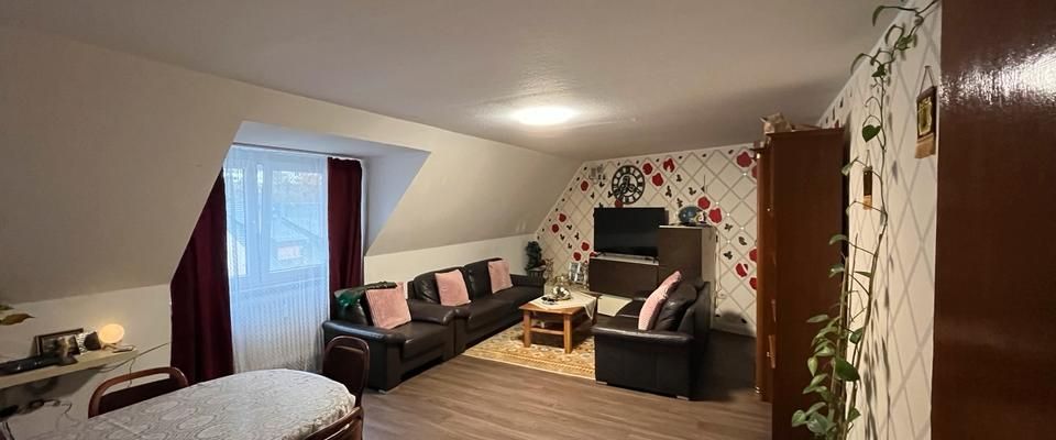 Zentrale Dachgeschosswohnung zu vermieten - Photo 1