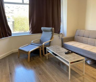 4 bedroom private hall to rent - Photo 2