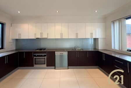 Central 2 Bedroom Unit! - Photo 3