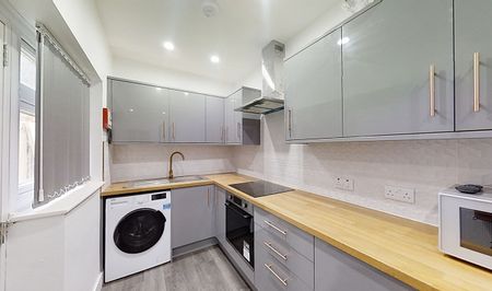 Modern 4-Bedroom, 4-Bathroom Home Just a Short Walk from Hallam University - Photo 5