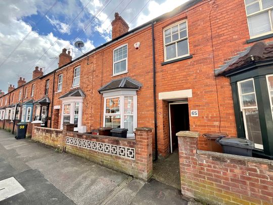 3 bedroom Mid Terraced House to let - Photo 1