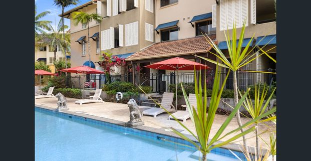 Furnished 1 bedroom + Study ground floor apartment in multi award winning Lakes Resort Complex - Photo 1