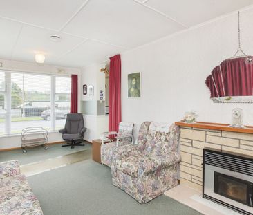 Solid 3 Bedroom - Photo 5