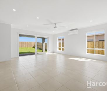 Beautiful Brand New 4 Bedroom Bargara Beauty - Photo 1