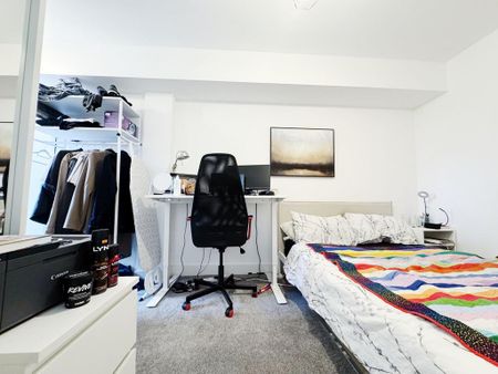 3 bedroom flat to rent - Photo 3
