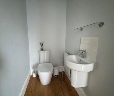3 bedroom detached house to rent - Photo 4