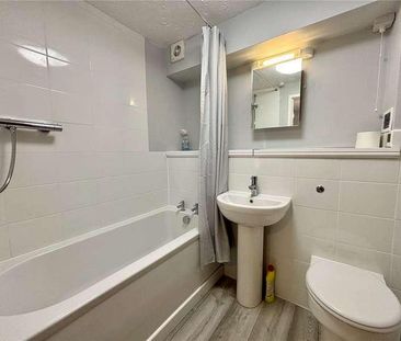 Vernon Terrace, Northampton, Northamptonshire, NN1 - Photo 6