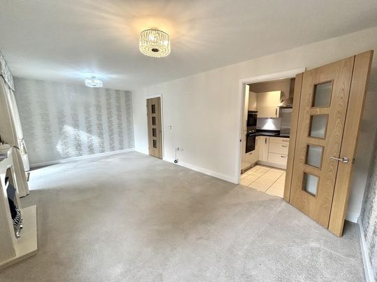 2 bedroom ground floor flat to rent - Photo 1