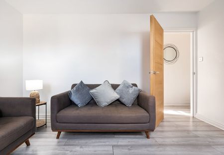 2 Bed Flat, Rhema Court, RG1 - Photo 2