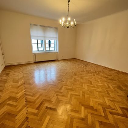 Nähe KF-UNI ! Sehr geschmackvolle helle Zweieinhalbzimmerwohnung ideal für WG im Bezirk Geidorf, mit zwei Balkonen, zur Miete. - Photo 1