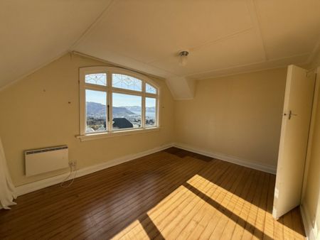 Private and spacious in Roslyn! - Photo 3