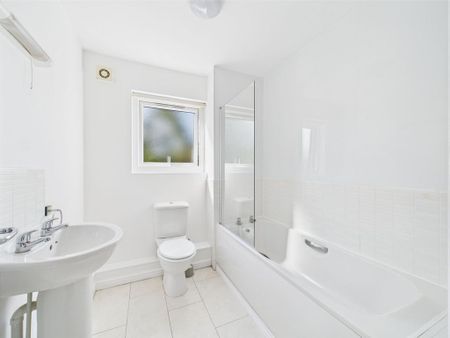 3 bedroom townhouse to rent - Photo 2