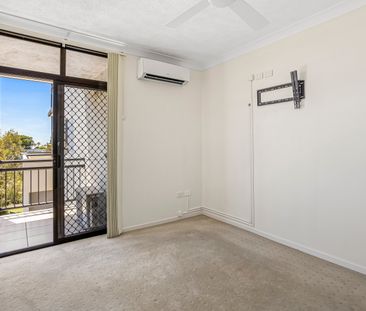 6/33 Humpybong Street, Redcliffe QLD 4020 - Apartment For Rent | Do... - Photo 2