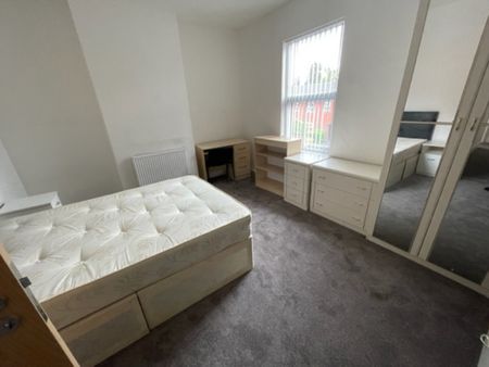 4 Bed Student Accommodation - Photo 2