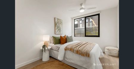 Secure, Spacious and Ground Floor with Courtyard - Photo 5