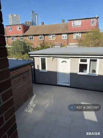 3 bedroom end of terrace house to rent - Photo 2