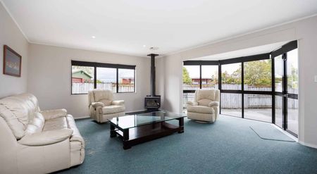 Feilding - Four Bedroom - Photo 2