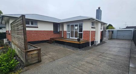 Charming Family Home - Photo 5