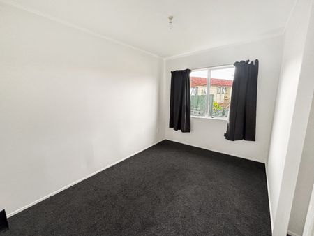 TWO WEEKS FREE - 3-Bedroom Family Home in Flat Bush - Photo 3