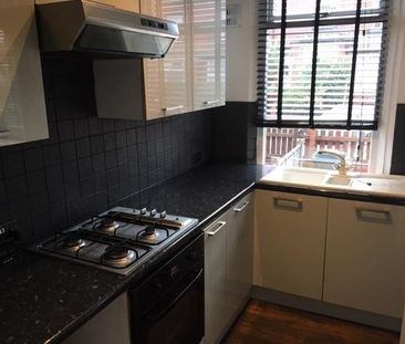 2 Bed Terraced House, Compton Row, LS9 - Photo 4